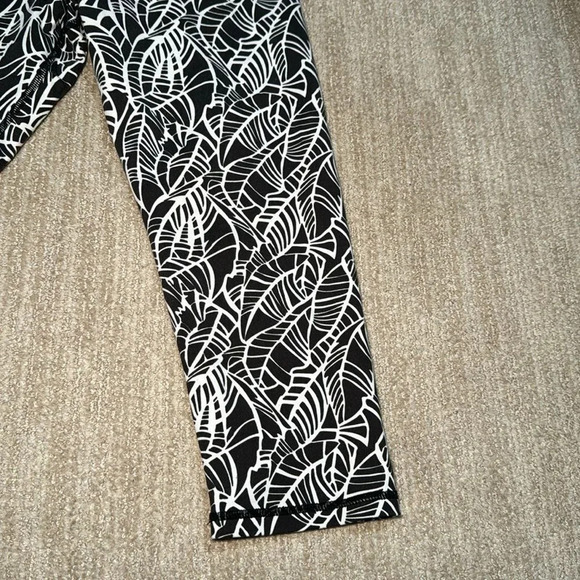 Lululemon Wunder Under Crop Full-On Luxtreme Roll Down Black High Waist Size 4 - Picture 6 of 11